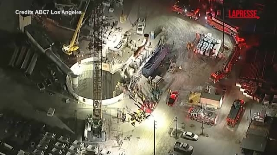 Los Angeles, crolla tunnel in costruzione: operai intrappolati