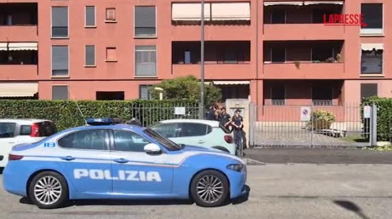 Milano, uccide la madre e si suicida gettandosi dal palazzo: le immagini dal luogo della tragedia