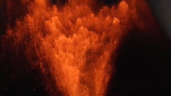 Hawaii, il Kilauea in eruzione: nove ore di spettacolo di lava incandescente