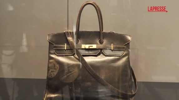 La Birkin originale venduta all'asta per 8,6 milioni di euro: le immagini
