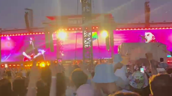 Il finale della seconda “a casa” degli Oasis: fuochi d’artificio a Manchester