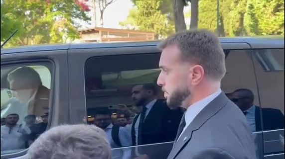 Il nuovo acquisto del Napoli Noa Lang a Villa Stuart per le visite mediche