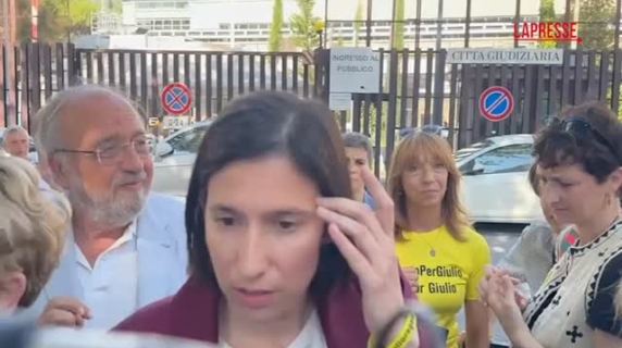 Schlein al sit-in per Alberto Trentini: «Il governo dimostri impegno concreto per la sua liberazione»