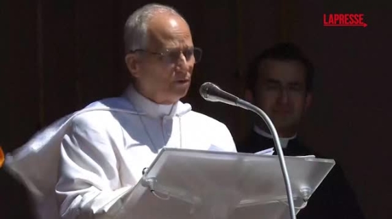 (LaPresse) "Chiedo nuovamente che si fermi subito la barbarie della guerra e che si raggiunga una risoluzione pacifica del conflitto". Così Papa Leone XIV dopo l'Angelus in piazza della Libertà a Castel Gandolfo. "Esprimo il mio profondo dolore...