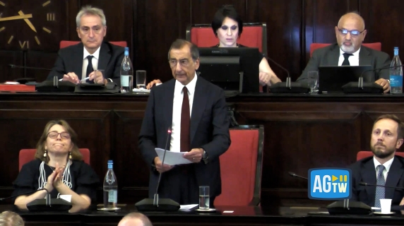 Lapsus per il sindaco di Milano, Beppe Sala, durante il suo intervento al Consiglio comunale sull’inchiesta urbanistica. Una seconda citazione della Lega Lombarda e poi si corregge Legambiente Lombardia, ma sarebbe opportuno che lo sostene...
