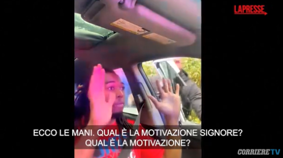 Usa, bufera sulla polizia per un video che mostra agenti mentre prendono a pugni un afroamericano a un posto di blocco