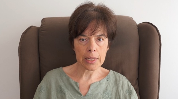 Il videomessaggio di Laura Santi ai parlamentari diffuso dopo il suicidio assistito: «Vi chiedo di essere umani»