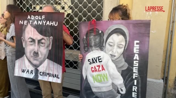 Gaza, corteo a Milano con pentole e coperchi per chiedere il cessate il fuoco