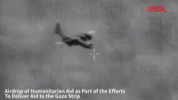Gaza, un video dell'Idf mostrerebbe il lancio di cibo nella Striscia