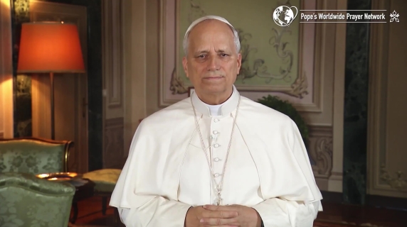 La preghiera per la pace di Papa Leone: «Non costruiamo muri che dividono, ma ponti che uniscono»