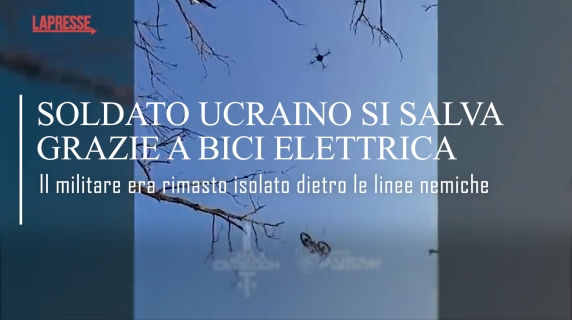 Ucraina, mandano al soldato una bici elettrica con il drone per portarlo oltre le linee nemiche