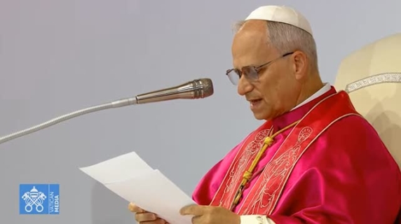 Papa Leone XIV alla veglia del Giubileo dei Giovani: «Se i social ci intorpidiscono e gli algoritmi ci dicono cosa pensare, diventiamo merci»