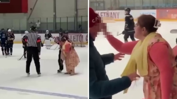 La squadra del figlio viene sconfitta, la madre perde le staffe: fa irruzione sul ghiaccio e insulta gli arbitri