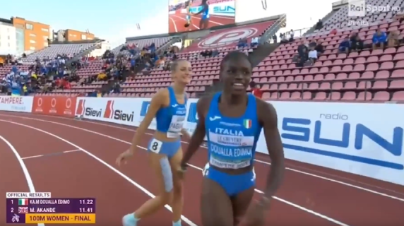 Il video della strepitosa gara di Kelly Doualla, la progressione che ha regalato l'oro nei 100 metri all'Italia