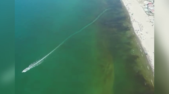 Licola, il mare è marrone. Aperte le indagini per sversamenti