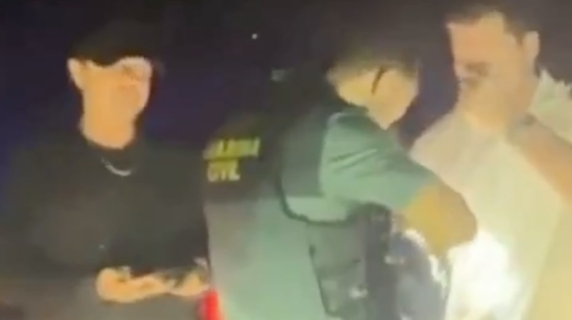 Ibiza, Leonardo DiCaprio fermato e perquisito dalla Guardia Civil: gli agenti non lo riconoscono