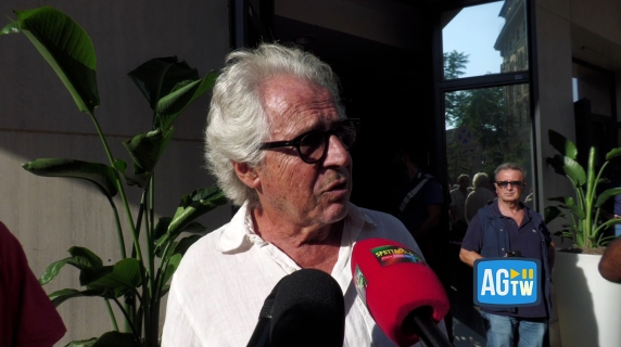 Tullio Solenghi alla camera ardente per Pippo Baudo: «A febbraio ho avuto la sensazione che quello sarebbe stato l'ultimo abbraccio»
