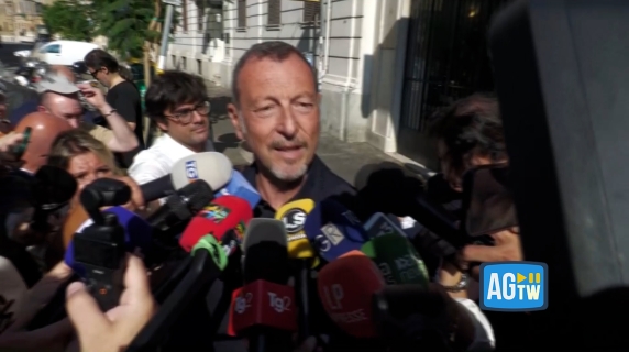 Il ricordo di Amadeus alla camera ardente per Pippo Baudo: «È irripetibile, non ci sono eredi»