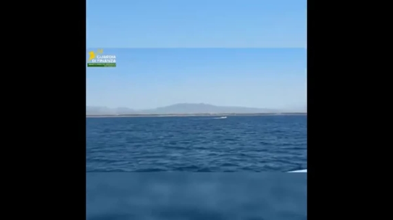 Moto acqua semina il panico fra i bagnanti a Gaeta, inseguita a tutta velocita dal gommone della Finanza e bloccata