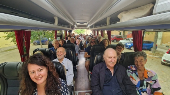 Buon compleanno Dino Campana, il maltempo non ferma i Chille de la balanza: il concerto si fa sul bus
