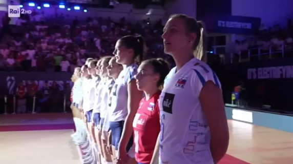 Un gatto ruba la scena prima di Italia Slovacchia ai Mondiali di pallavolo