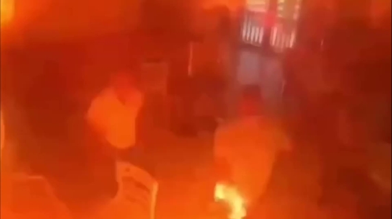 Siviglia, 50enne dà fuoco ad un bar dopo rifiuto dei camerieri di mettergli la maionese nel panino, danni fino a 7mila €
