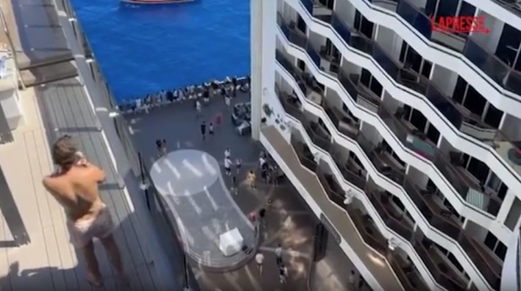 Le immagini a bordo della 'Msc World Europa' ferma in avaria al largo di Ponza