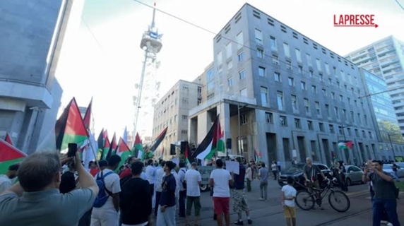 Milano, corteo davanti a sede Rai per i giornalisti uccisi a Gaza