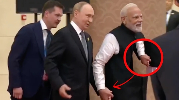 Modi e Putin mano nella mano al vertice in Cina