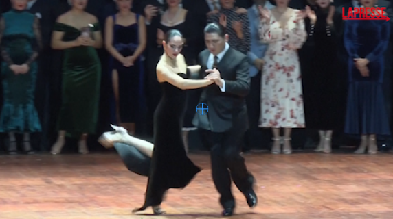 Buenos Aires, una coppia di argentini vince il Campionato mondiale di tango