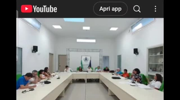 «Parlo io, chi perde sta zitto». Bufera sulla sindaca di Collepasso, Laura Manta
