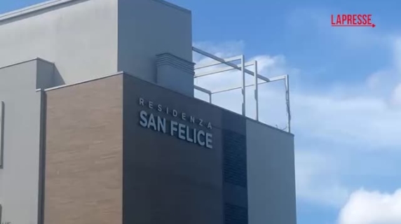 Emilio Fede ricoverato in condizioni critiche, le immagini dalla Rsa di Segrate
