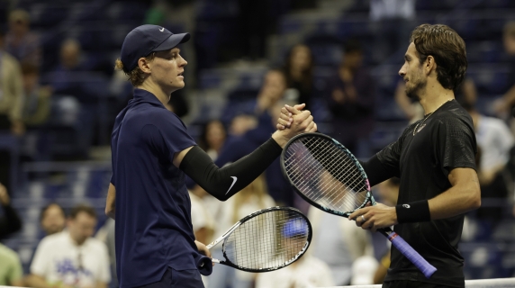 Sinner è implacabile, vince il derby contro Musetti con 6-1, 6-4, 6-2: gli highlights