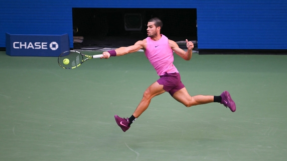 Djokovic-Alcaraz: lo spagnolo vince e approda in finale senza perdere nemmeno un set