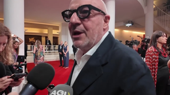 Rosi: «Una vittoria inaspettata, ero già pronto a partire. Ho provato a raccontare una Napoli oltre i luoghi comuni»