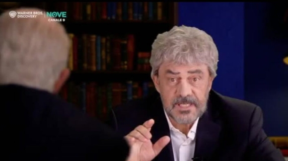 Il faccia a faccia De Luca-Fico secondo Crozza: «Cosa ha fatto finora?» «L'amico di Di Maio»