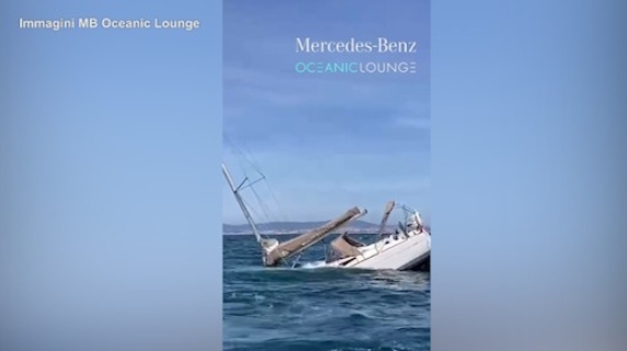 Il branco di orche «caccia» la barca a vela, la sperona e la fa affondare