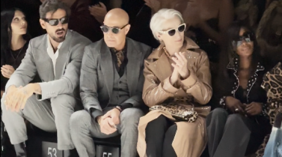 Il diavolo veste Dolce e Gabbana: apparizione a sorpresa alla sfilata di Meryl Streep e Stanley Tucci per le riprese del film