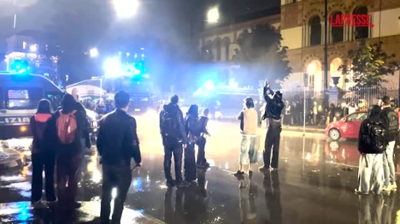 Sciopero generale di venerdì 3 ottobre, Milano: la polizia apre l'idrante contro i manifestanti pro Palestina