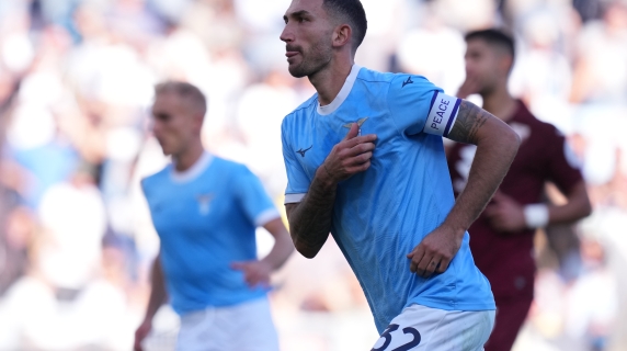Lazio-Torino finisce 3-3: il rocambolesco pareggio tra var, rigore e rissa. Cosa è successo