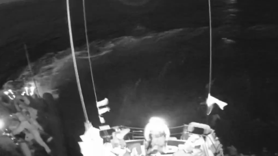 La nuova Flotilla intercettata: il video del soldato israeliano che distrugge la telecamera a bordo