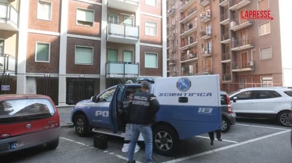 Sesto San Giovanni, muore gettandosi dal balcone durante lo sfratto: la scientifica sul posto