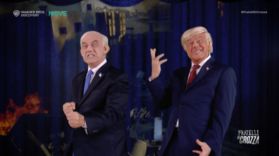 Crozza nei panni di Trump, la provocazione sulla democrazia e la canzone con Netanyahu: «Soldi, soldi, soldi»