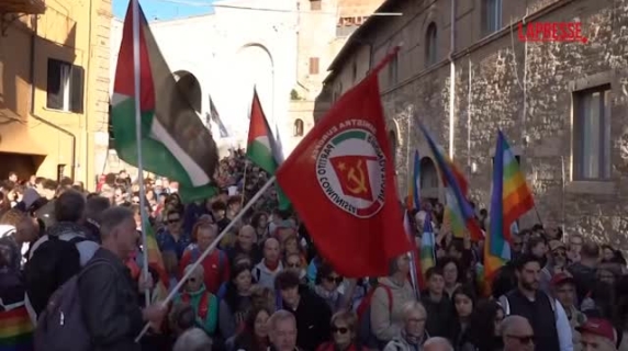 Perugia, sono in 50mila alla marcia per la pace