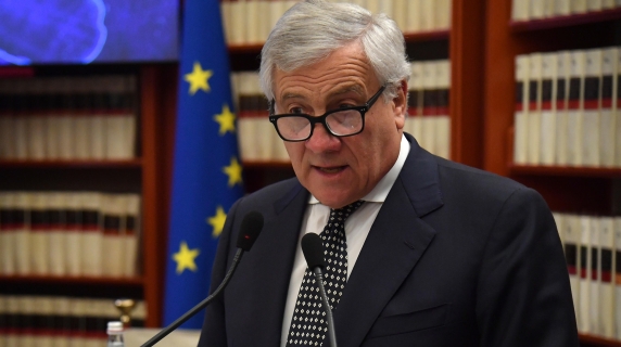 Il ministro degli Esteri Antonio Tajani in diretta alla Camera sugli accordi di pace in Medio Oriente