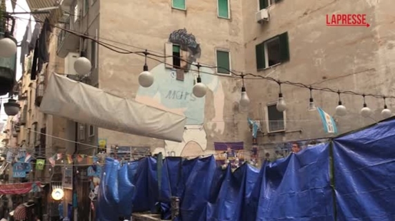 «Largo Maradona» a Napoli chiude per protesta dopo il blitz della Polizia Municipale: il video