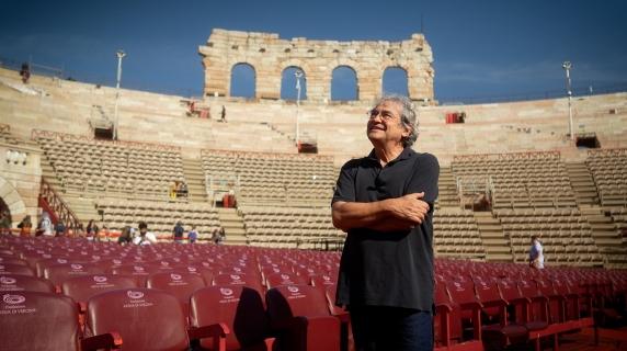 Carlo Rovelli: «Vi spiego perché tutte le cose sono uguali (e perché i pesci sono felici)»