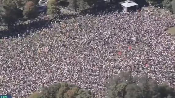 In milioni alle proteste 'No Kings' contro Trump negli Stati Uniti: il video della folla immensa a Boston