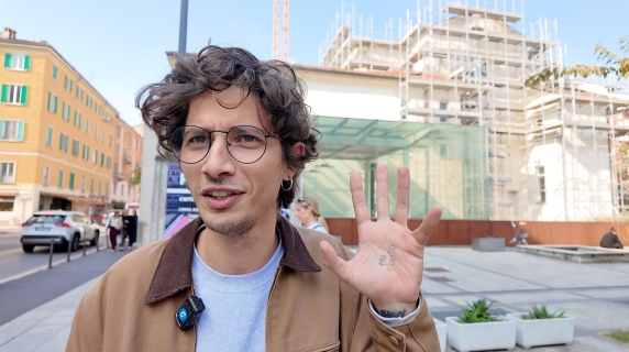 Salvo Di Paola, l’ironia come mestiere e resistenza: «I comici non devono migliorare il mondo, ma dire che il re è nudo»