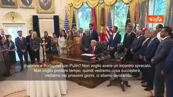 Usa, 22 ottobre 2025
"Non voglio avere un incontro sprecato. Non voglio perdere tempo, quindi vedremo cosa succederà. Vediamo nei prossimi giorni, ci stiamo lavorando", lo ha detto Trump parlando con i cronisti alla casa Bianca del possibile inc...